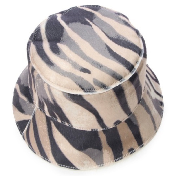 New GUESS Faux fur hat - Picture 4 of 10